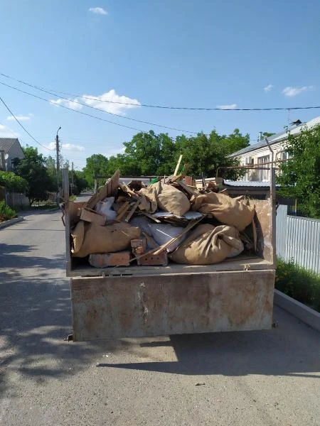 Фото Вывоз строительного мусора - без выходных!
