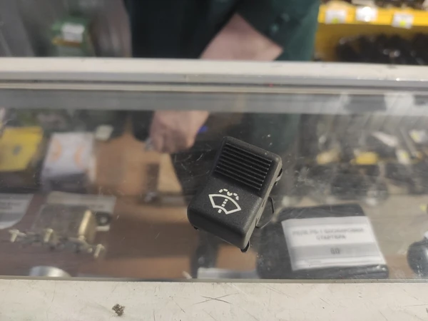 Переключатель стеклоочистителя П147М 09.09