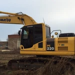 Гусеничный экскаватор Komatsu 220 в Аренду