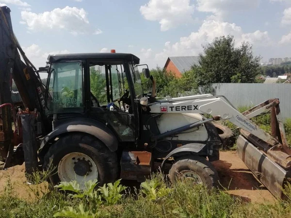 Фото Услуги Экскаватора-погрузчика terex ТLВ 825 RМ