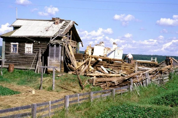 Фото Демонтаж ДОМОВ ,Гаражей, Хозяйственных построек