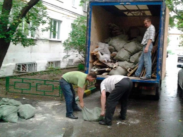Фото Вывоз мусора с грузчиками в Курске