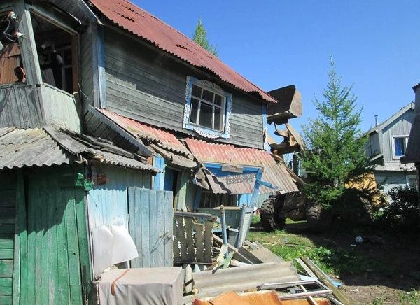 Фото Разбор, демонтаж старых домов, зданий, построек