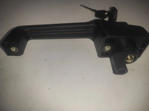 Ручка двери, артикул 80-6105300 (левая с ключом)