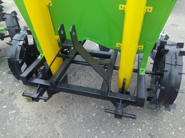 Картофелесажалка двухрядная на Т-25