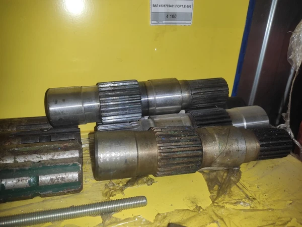 Вал 4131775401 на косилку Е-281, Е-302, Е-303