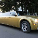 Аренда лимузина Chrysler 300C (цв. золотой)