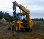 Фото №2 Услуги экскаватора-погрузчика с навесным оборудованием