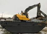 фото Плавающий экскаватор Volvo EC140 (Экскаватор-амфибия)