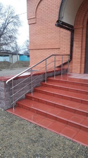 Фото Перила из нержавеющей стали и стекла