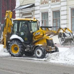 чистка снега специализированной техникой  