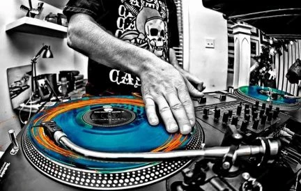 Фото Обучение диджеингу (DJ)