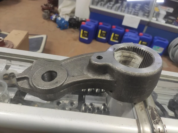 Рычаг МТЗ поворотный задней навески 70-4605024