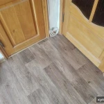 Фото №5 Плинтус, стыки, накладки, упоры для дверей.