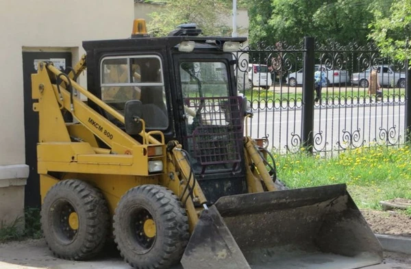 Фото Услуги минипогрузчика Барсик мини погрузчика мксм