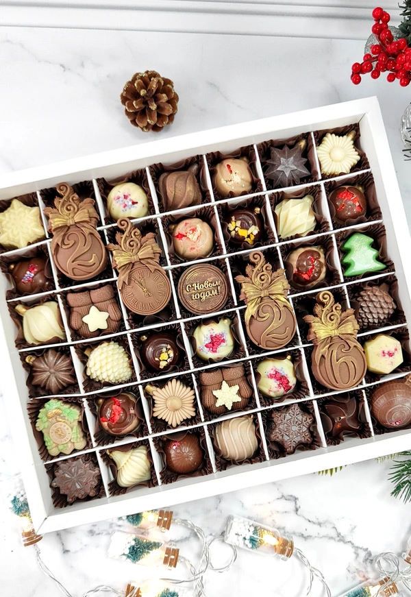 Фото Новогодний сладкий набор шоколада ручной работы