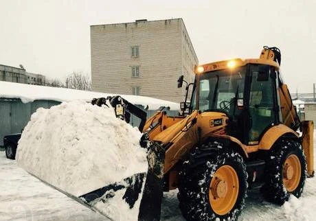 Фото Уборка снега по городу