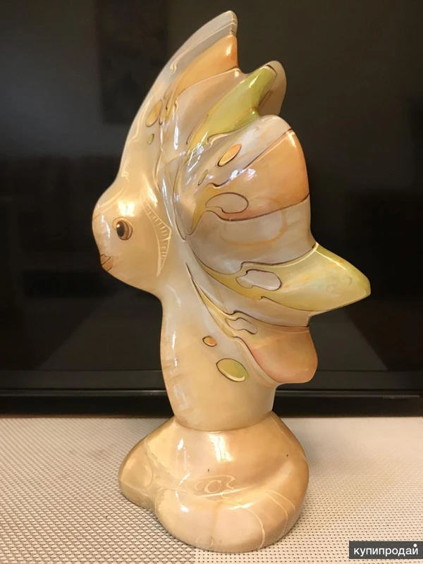 Фото Сувенирное изделие "Рыбка золотая" из натурального камня Селенит