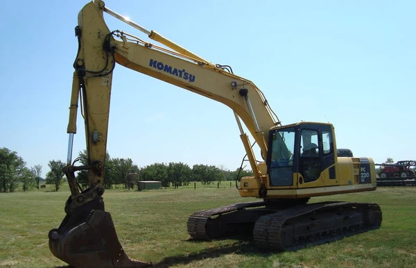 Фото Экскаватор Гусеничный Komatsu PC220