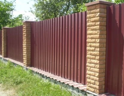 Фото Заборы из профлиста. Установка
