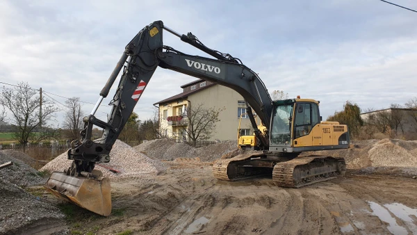 Фото Аренда гусеничного экскаватора Volvo EC240 болотный