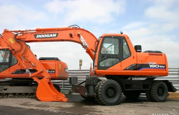 Фото Колесный эксковатор Doosan S180W-V