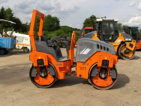 Фото Аренда асфальтового катка 4 тонны Hamm HD 14 VV