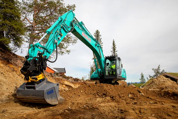 Фото Гусеничный экскаватор Kobelco SK210LC-8