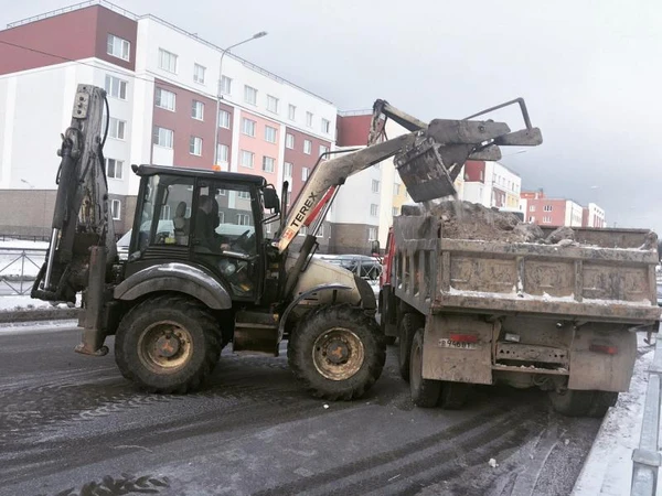 Фото Аренда экскаватора-погрузчика,самосвала,вывоз грунта 