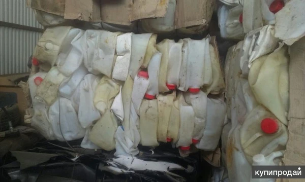 Фото Продаём канистры ПНД прессованные для переработки.