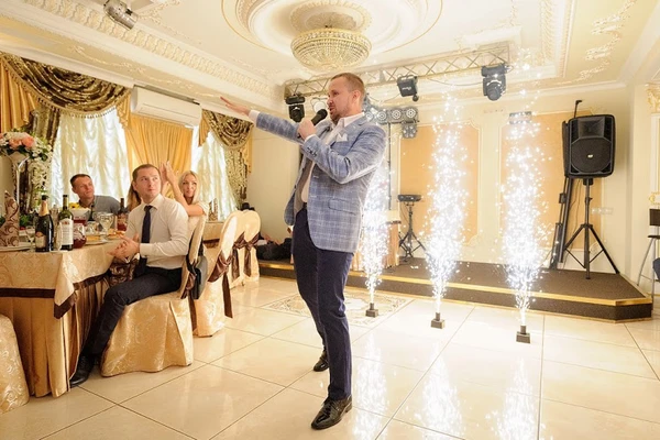 Фото Ведущий (тамада) на свадьбу в Раменском + DJ + Звук + Свет