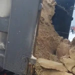 Фото №4 Антигололедный реагент МОНОМЕР для грузовых тонаров чтобы не примерзал песок,грунт,гравий к металлической поверхности кузова грузовика. Кузов обработан один раз три дня назад.