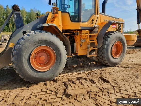 Фото VOLVO L120F фронтальный погрузчик 2013 года