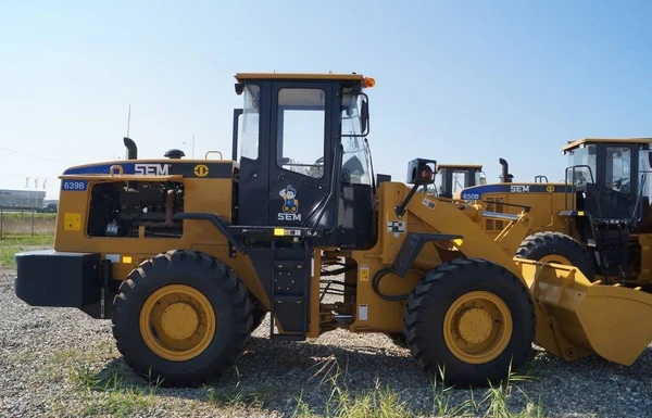 Фото Фронтальный погрузчик SEM639B Caterpillar.