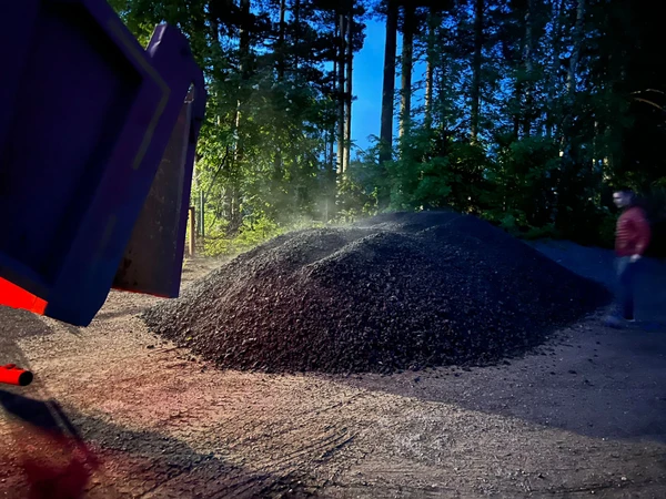 Фото Асфальтная крошка ЩМА с доставкой по Санкт-Петербургу и Ленинградской области