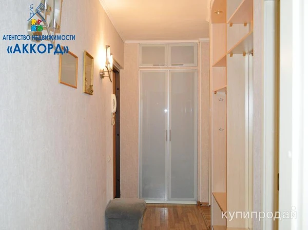 Фото 3-к квартира, 56 м2, 1/5 эт., Социалистическая, 112