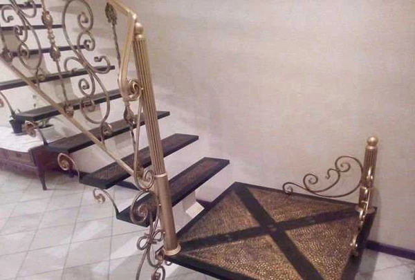 Фото Изготовление лестниц из материала заказчика
