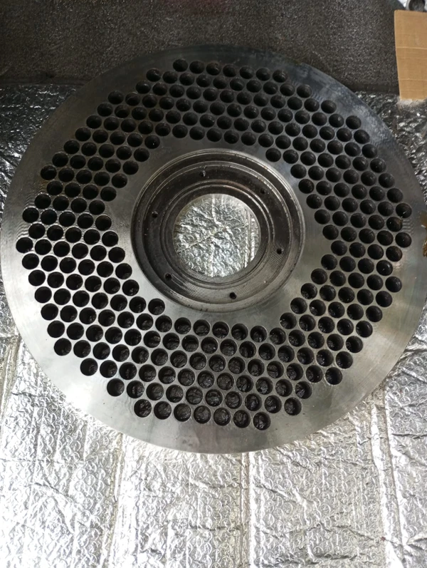 Фото Матрица для пласткомпактора Condus (Polimech). Диаметр 450 мм,толщина 31 мм, сталь 40х, закаленная