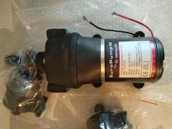 Насос водяной для дорожных катков 24V