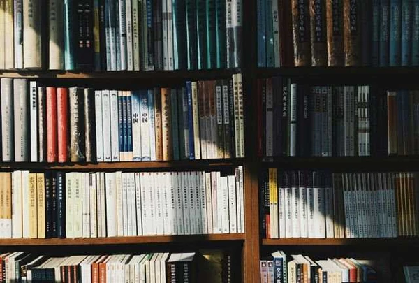 Фото Приму в дар книги