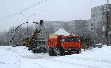 Фото Механизированная уборка снега. Вывоз снега