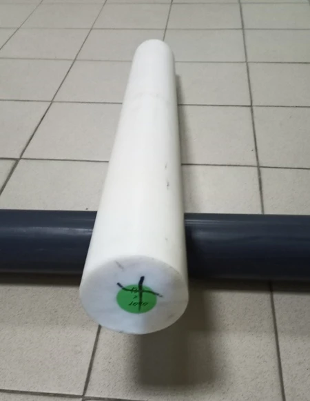 Фото Капролон стержень Ф 130 мм ПА-6 (1000 мм, 19,3 кг) экструзионный