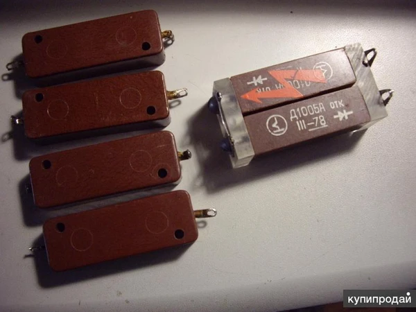 Фото Д1005А и Д1009 Столбы диодные высоковольтные.