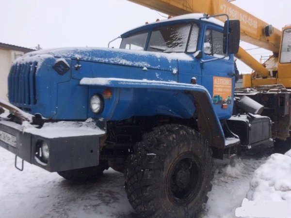Фото Требуется крановщик на автокран Урал 25т