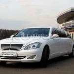 Белый Mercedes Pullman S221 2010