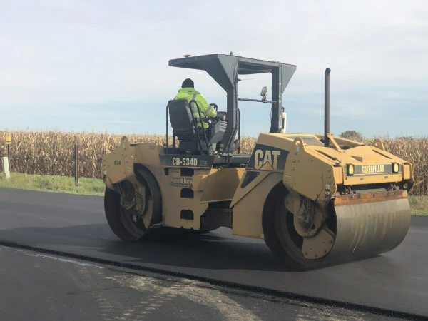 Фото Аренда асфальтового катка 12 тонн Caterpillar CB534D XW