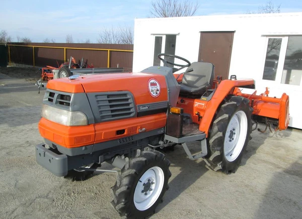 Фото Японский трактор Kubota GL240D