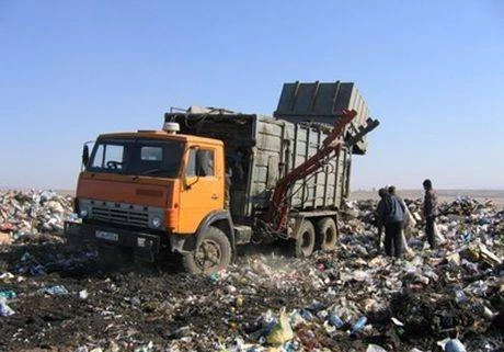 Фото Вывоз мусора. Ставим контейнеры лодочки . Вывоз самосвалами.