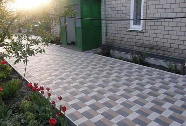 Фото Укладка тротуарной плитки