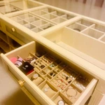 Фото №7 "Остров" в гардеробную - оборудование для хранения украшений